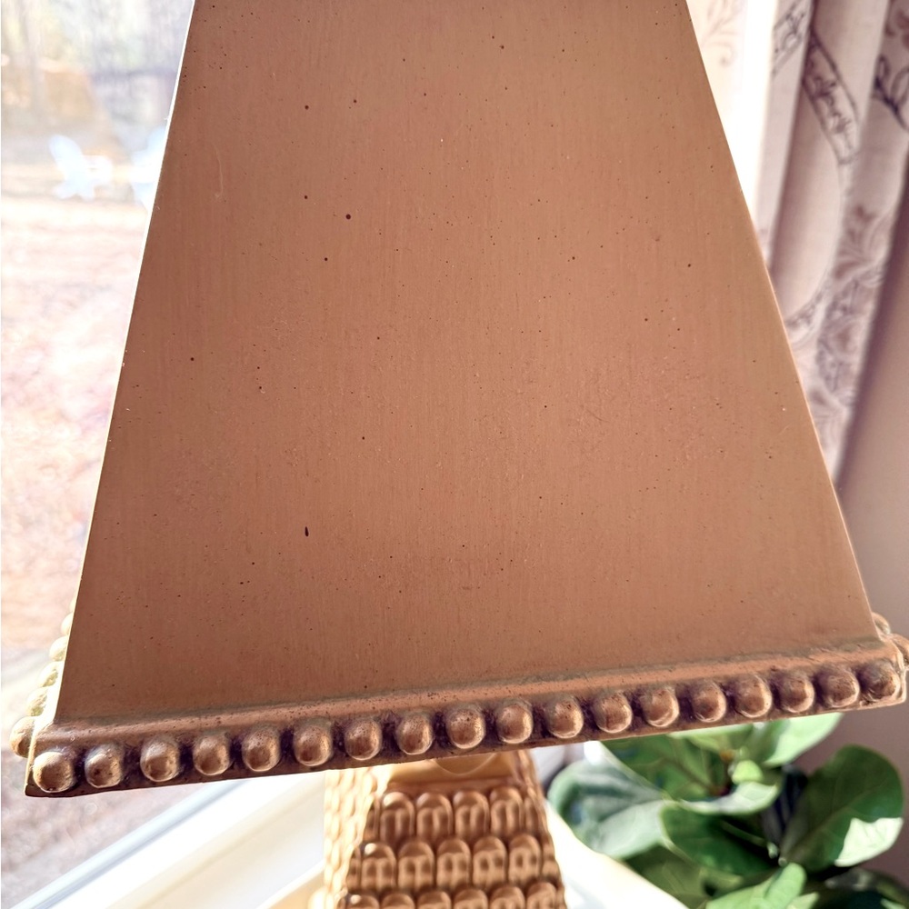 SOLD Gorgeous gold pineapple lamp - Picture 3 of 4